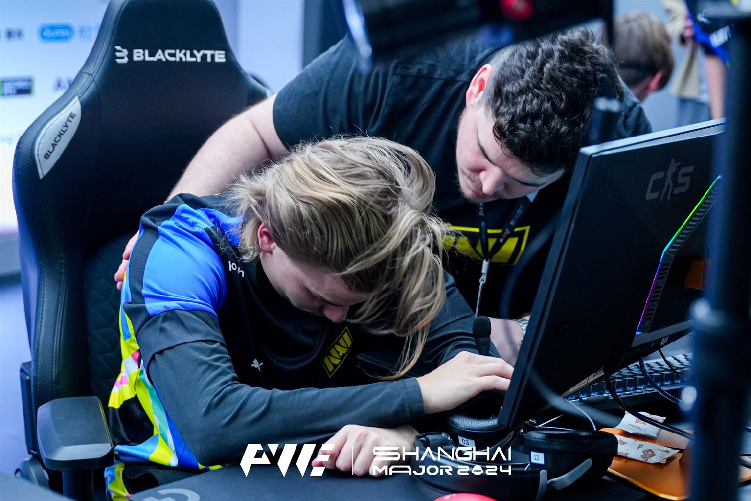 Reigning Major champions out! Heroic through to playoffs over NAVI