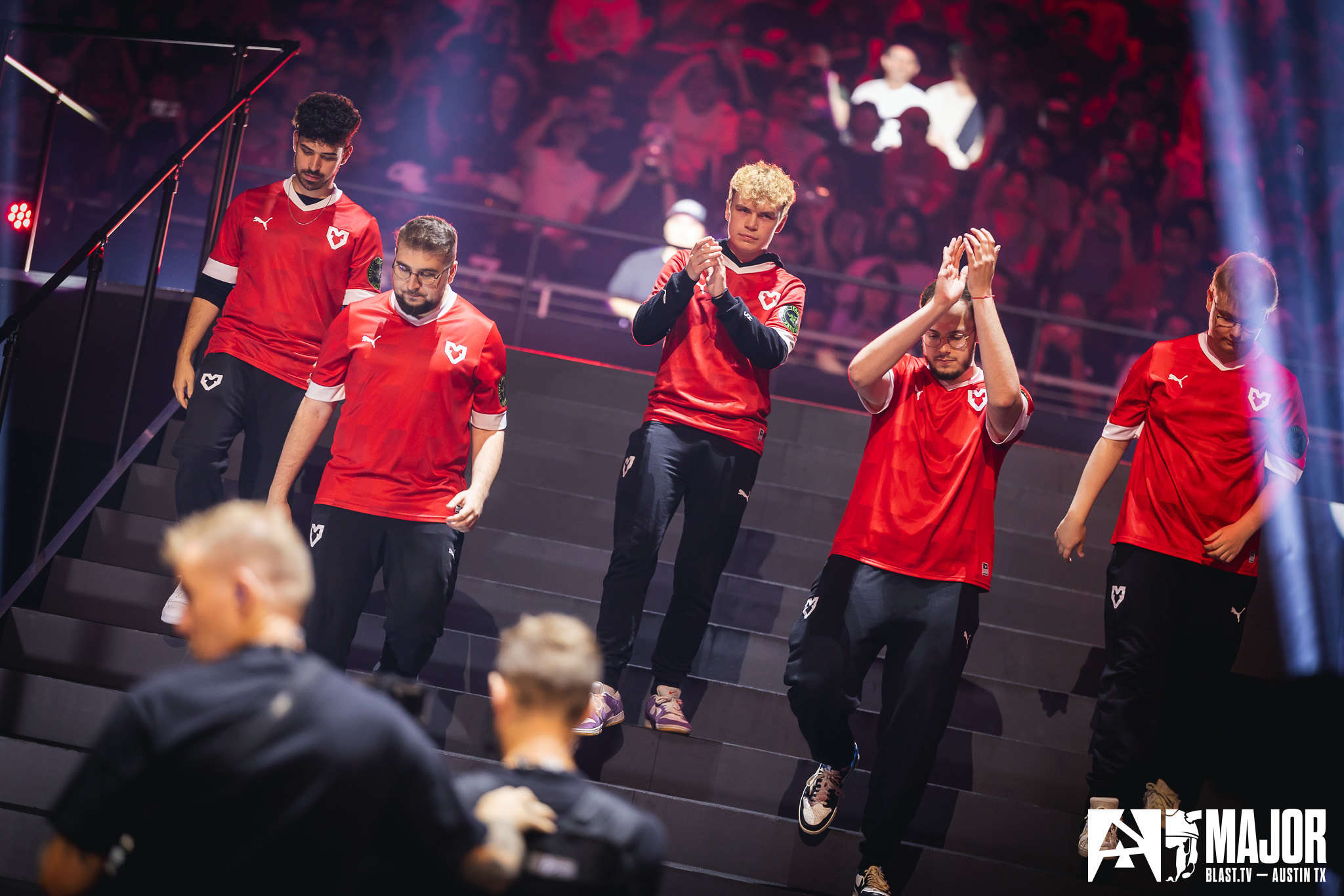 MOUZ outlast M80 in tense quarterfinal