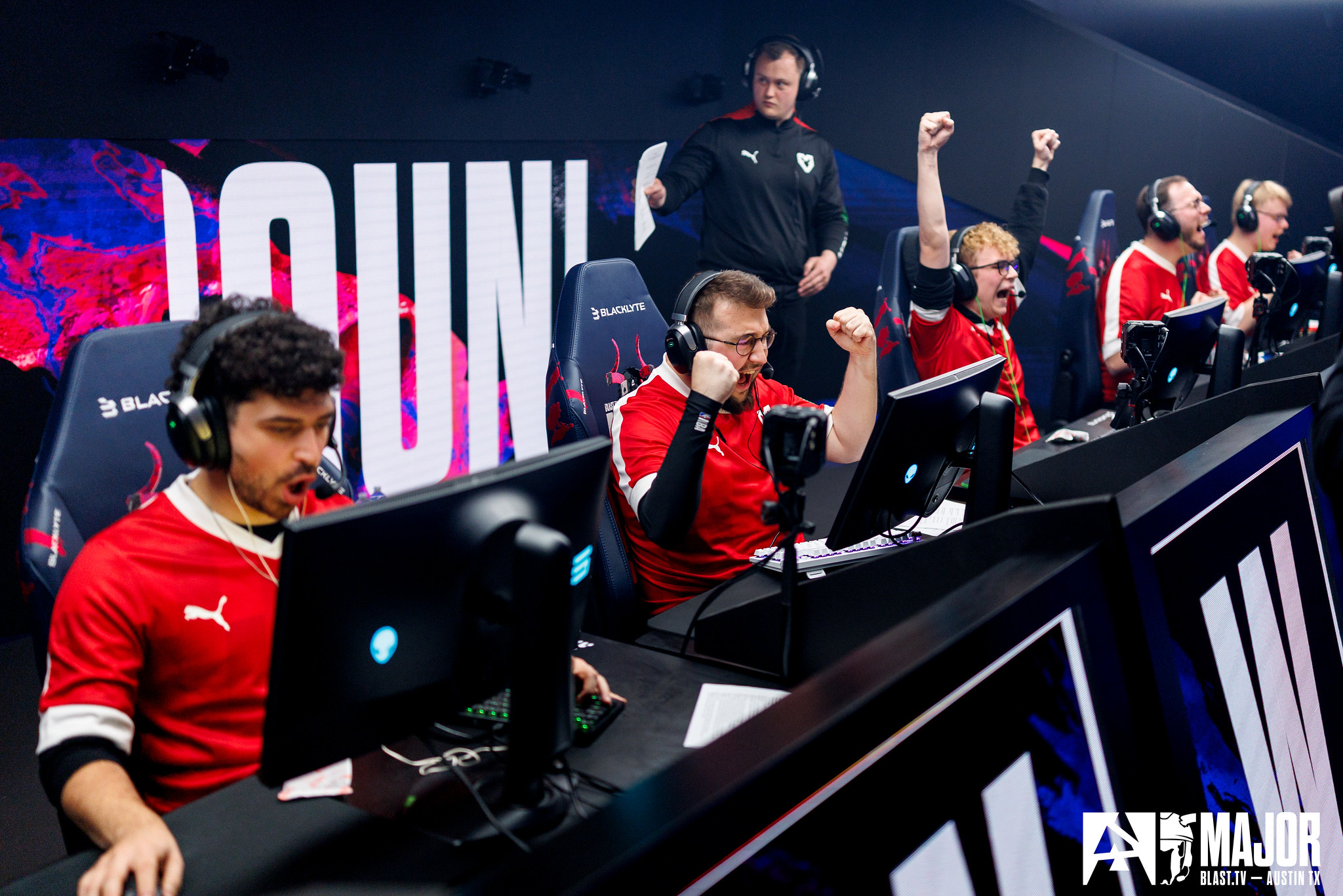 MOUZ secure semifinal spot after thriller against Spirit