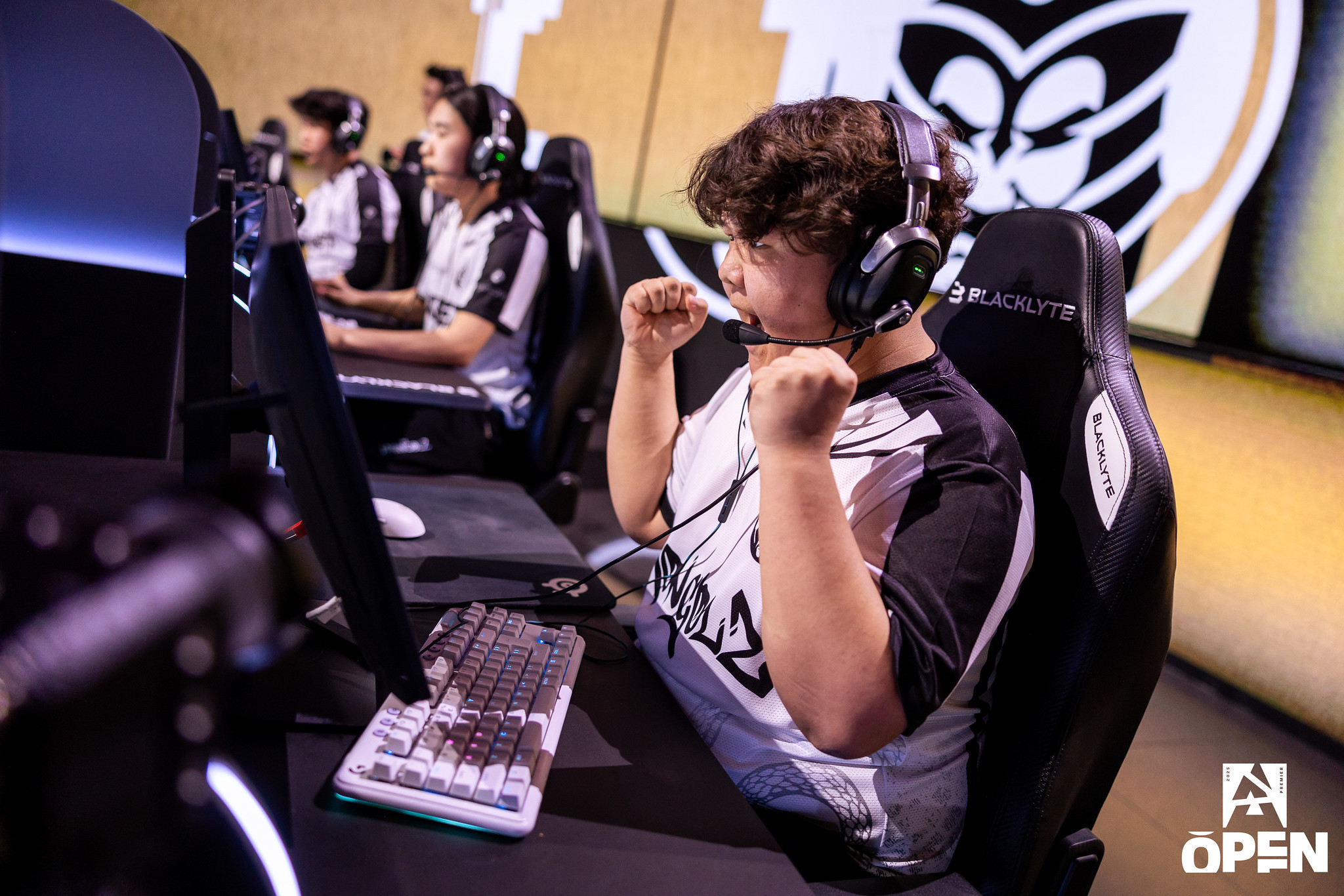 TheMongolZ goes on 13-2 run to send Liquid to 0-2
