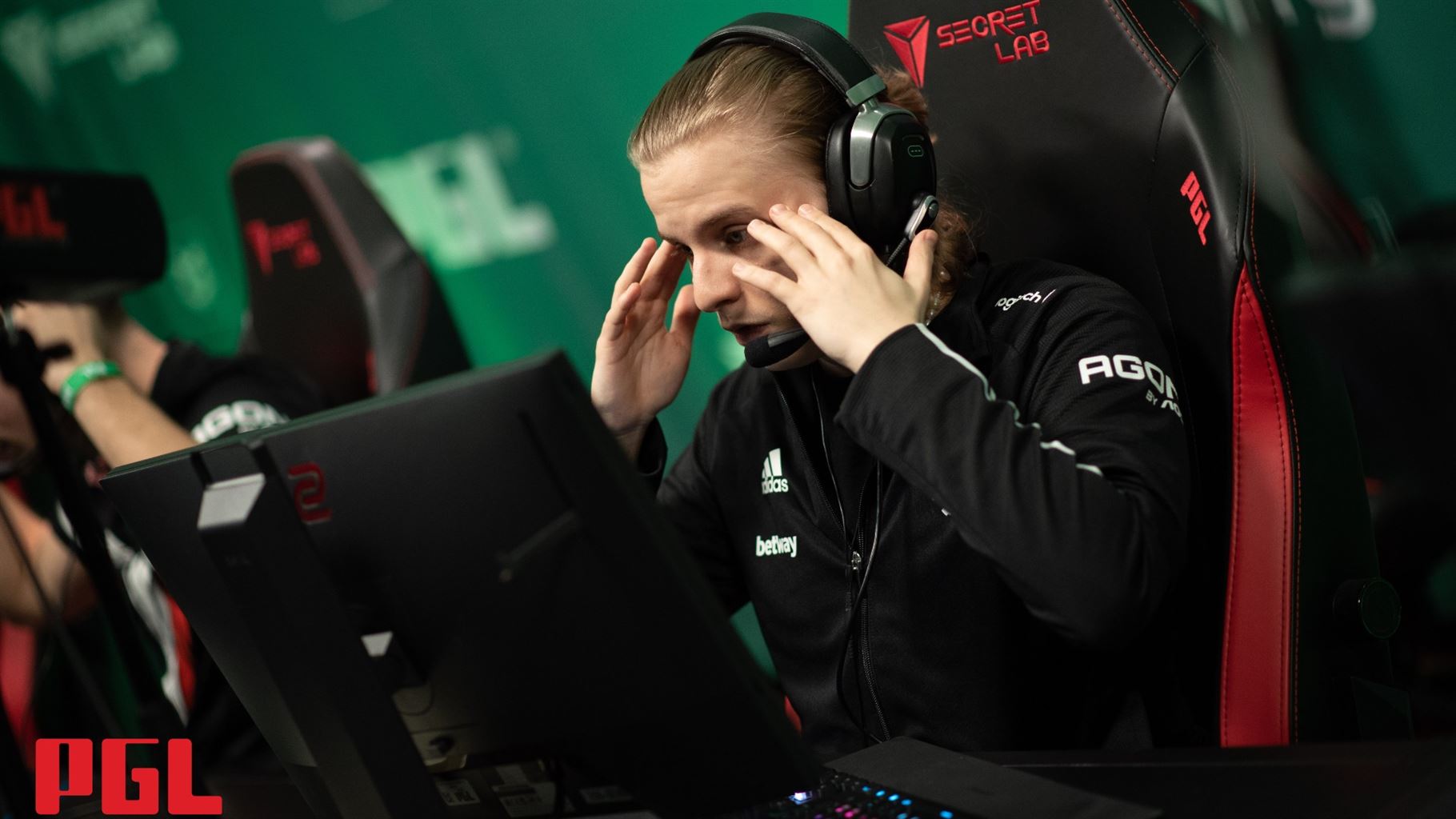 Aleksib on s1mple: He knows when you are peeking