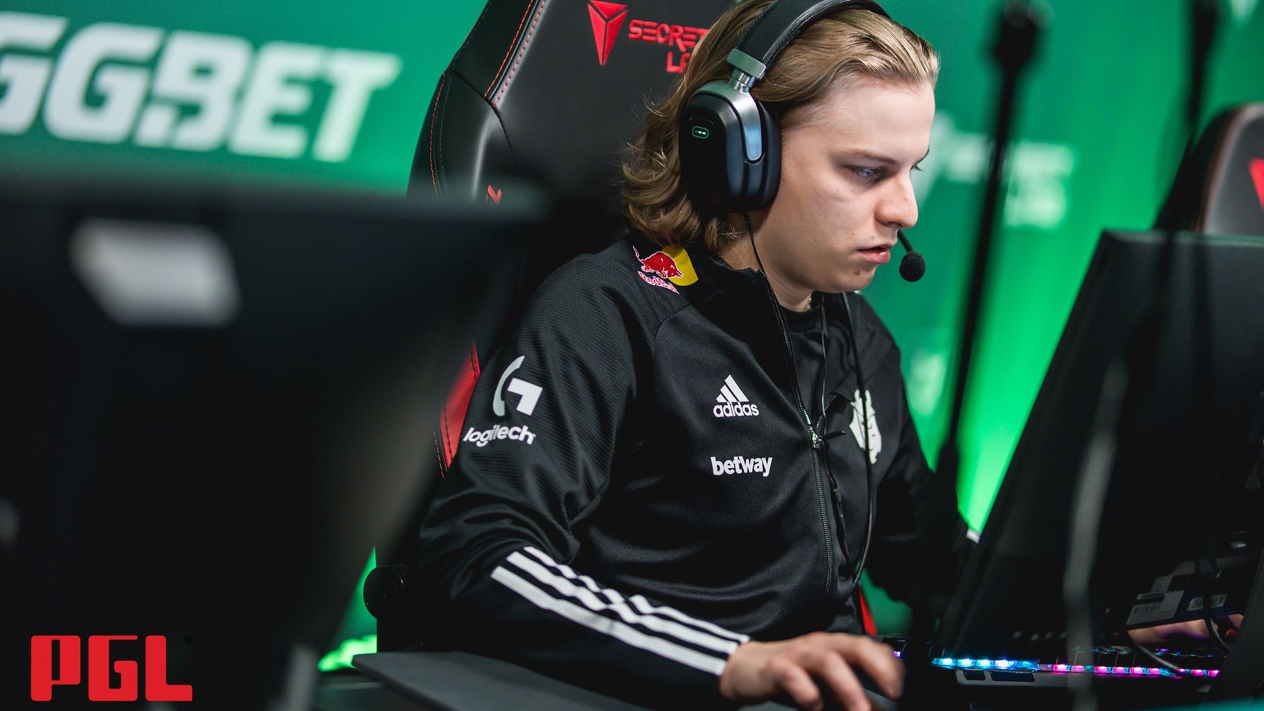 Pley of the Day: Aleksib clicks heads!