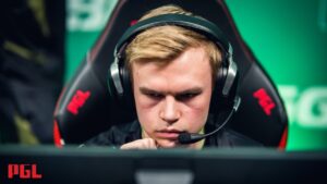 Troublesome start for MOUZ and NAVI