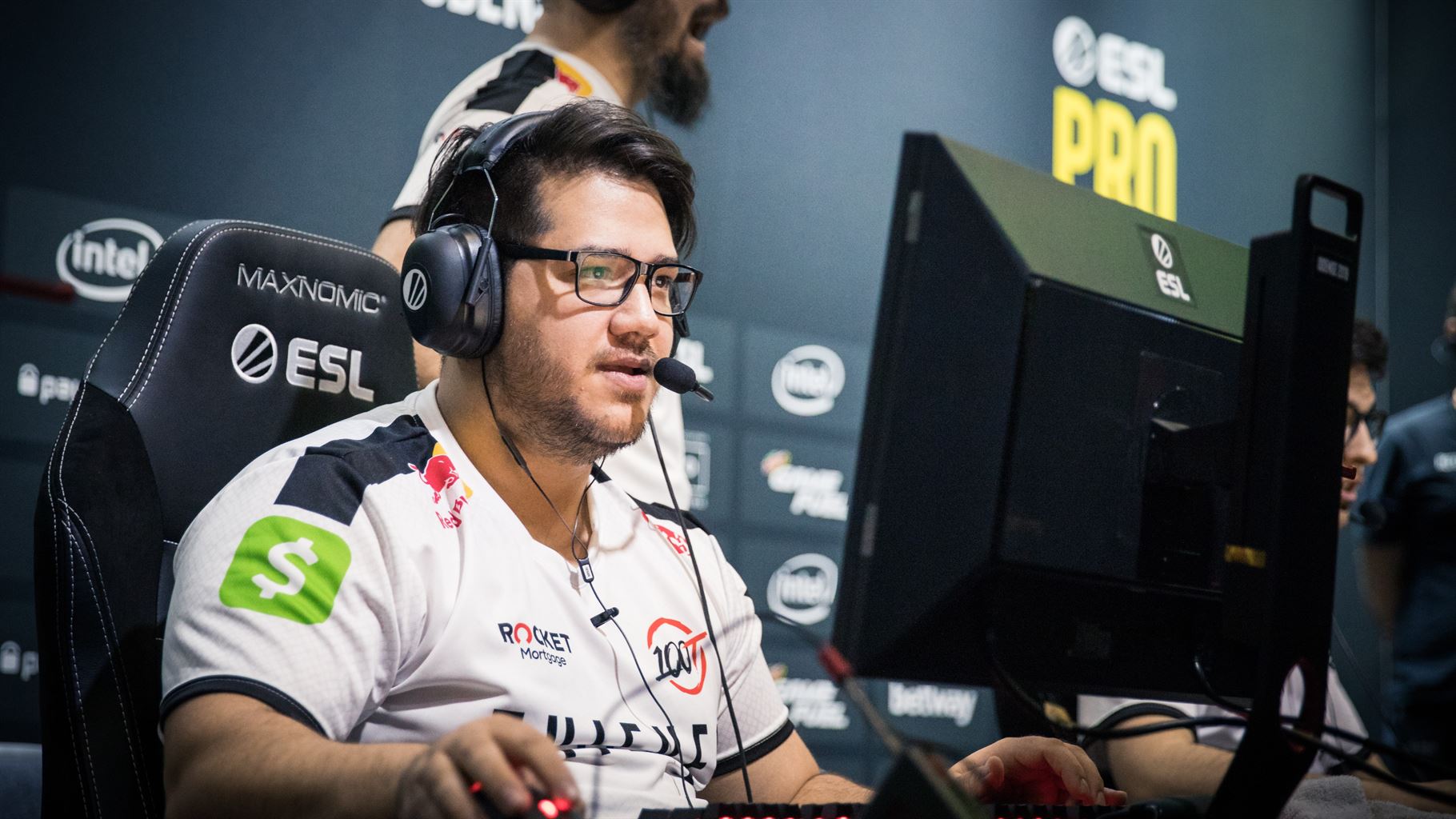 AZR and Gratisfaction are back in action!