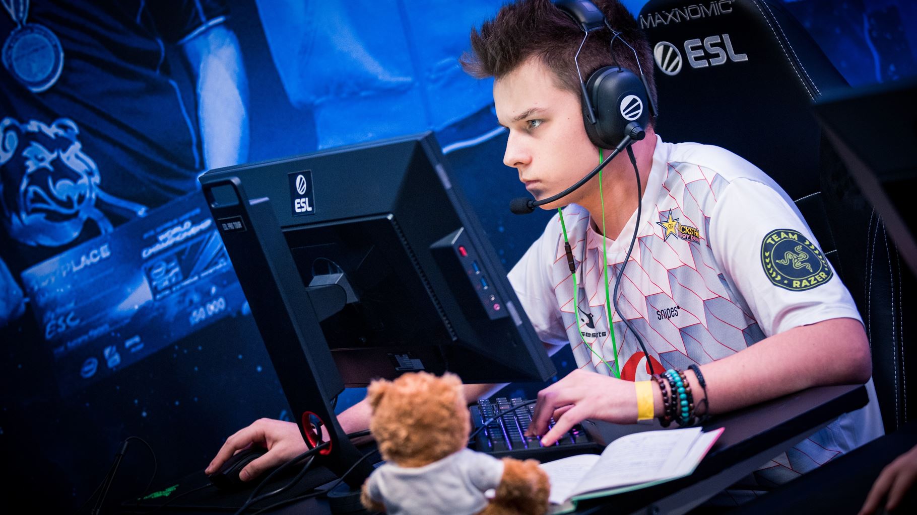 Video: mouz youngster dismantles FaZe at cs_summit 7