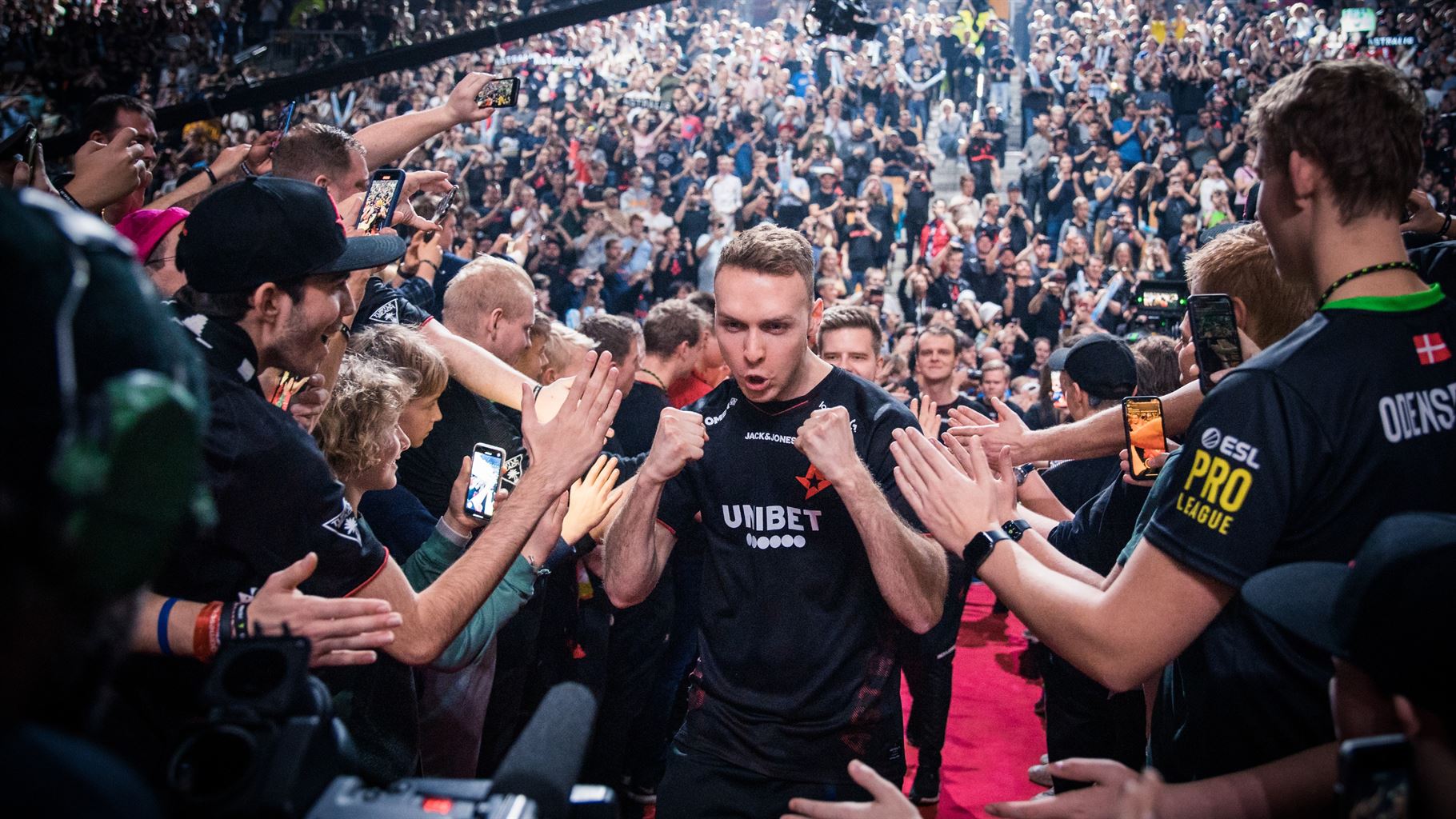 Gla1ve fires back at cadiaN: Come back when you win a real tournament