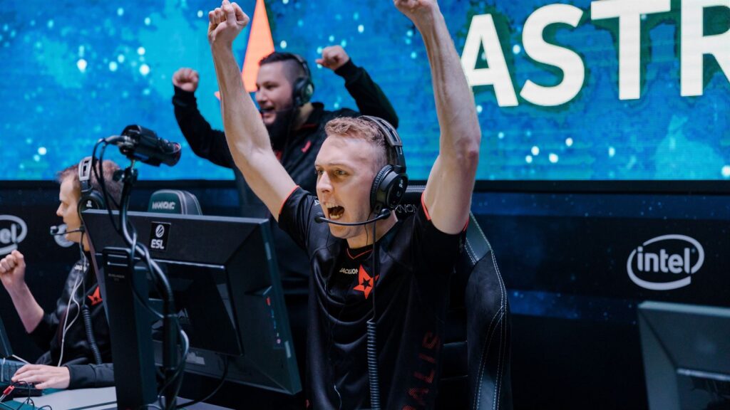 Richard Lewis: “smooya” is an absolute basket case