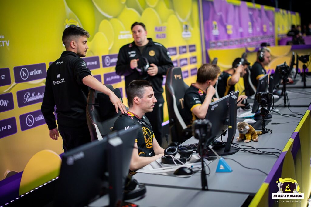 Upset galore! FaZe join VP and Vitality in 0-1 bracket