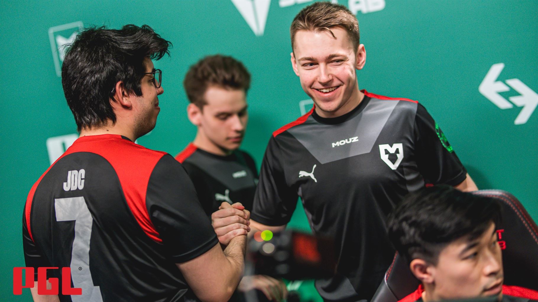 MOUZ give Liquid a warm welcome in Rio!