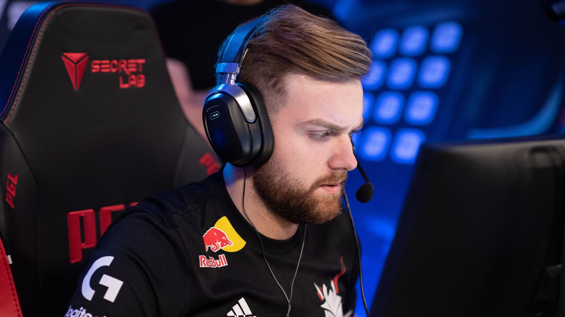 Twitter praises NiKo for his performance against NAVI