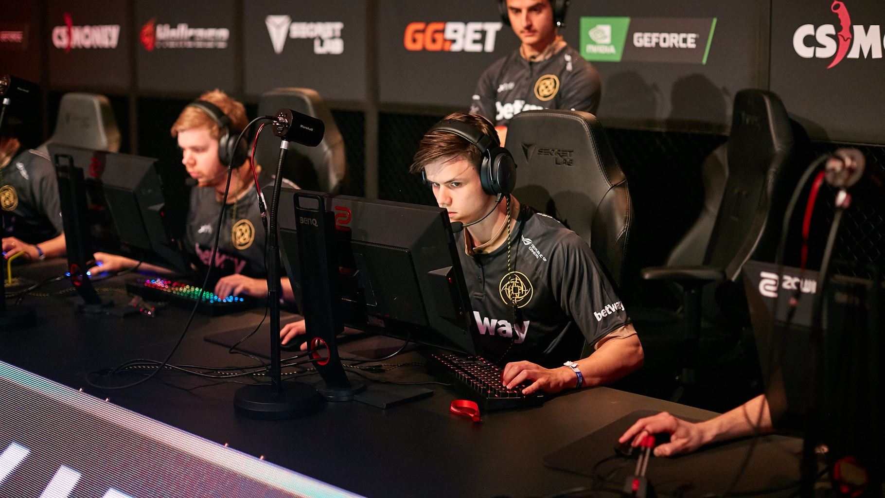 NIP teammates on dev1ce: We’ll just let him do his thing right now