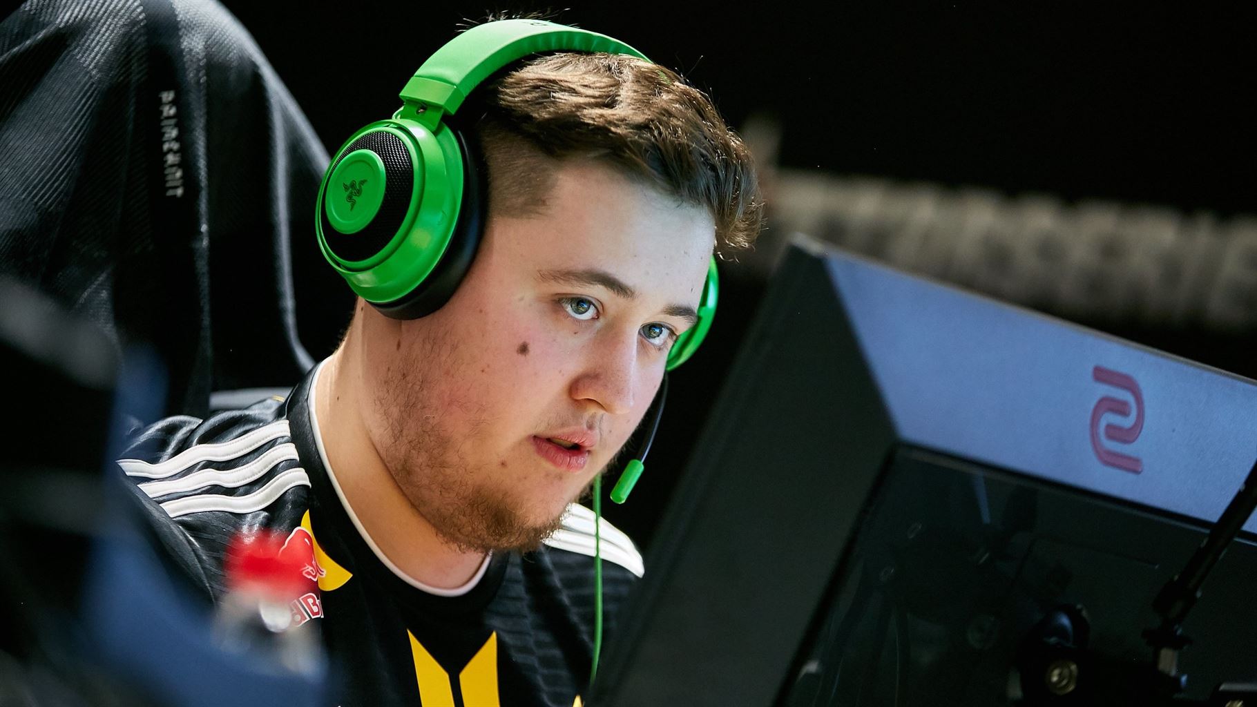 Pley of the Day: ZywOo with a GODLIKE FLICK-SHOT!