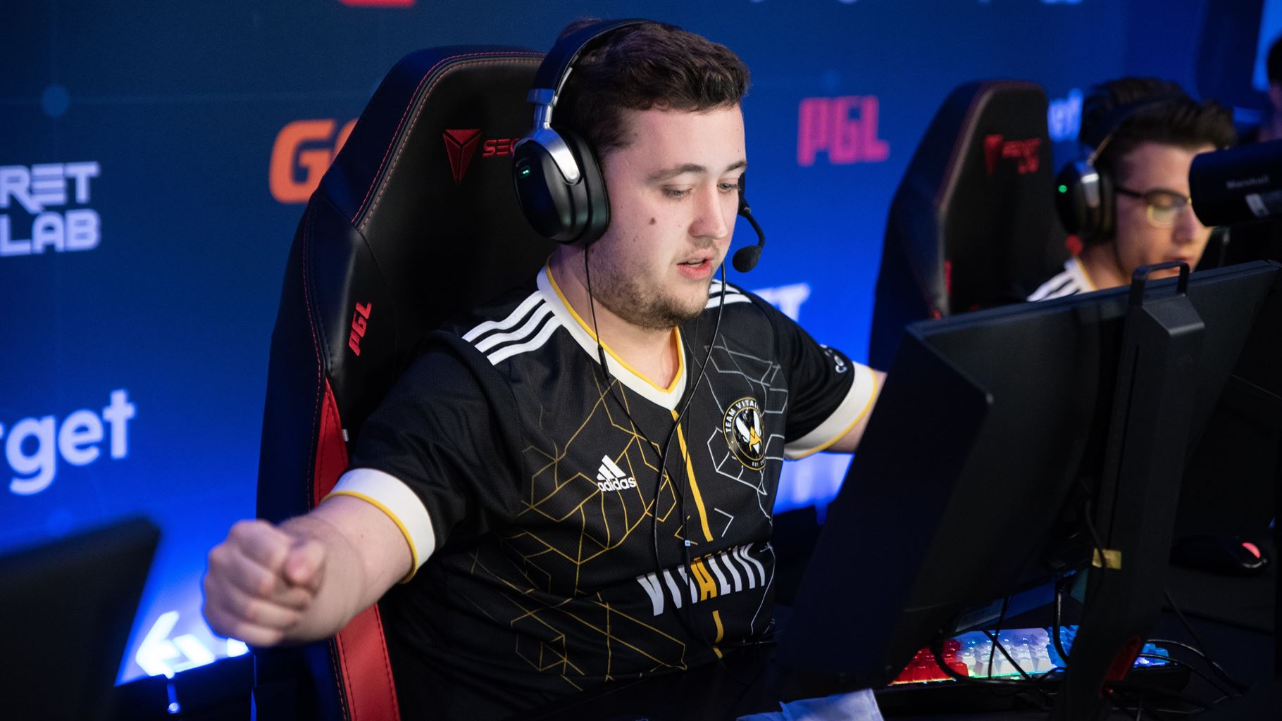 Pley of the Day: ZywOo steals round with 1v4 clutch