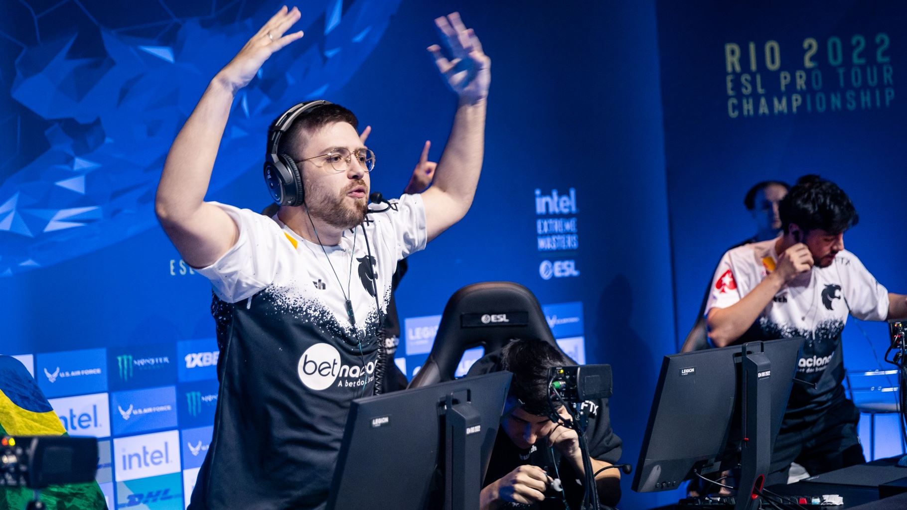 arT lashes out on analyst and streamer