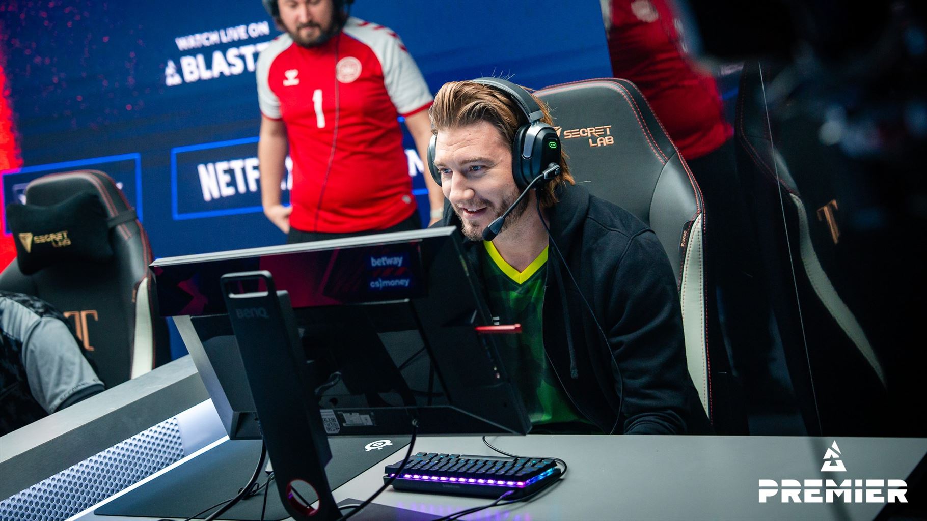 Lord Bendtner: Fun to shoot s1mple on the server