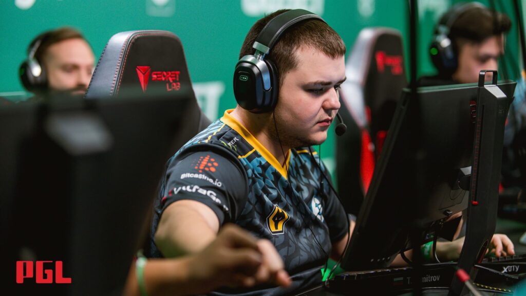 Pley of the Day: Ridiculous 4k Deagle in Major qualifier