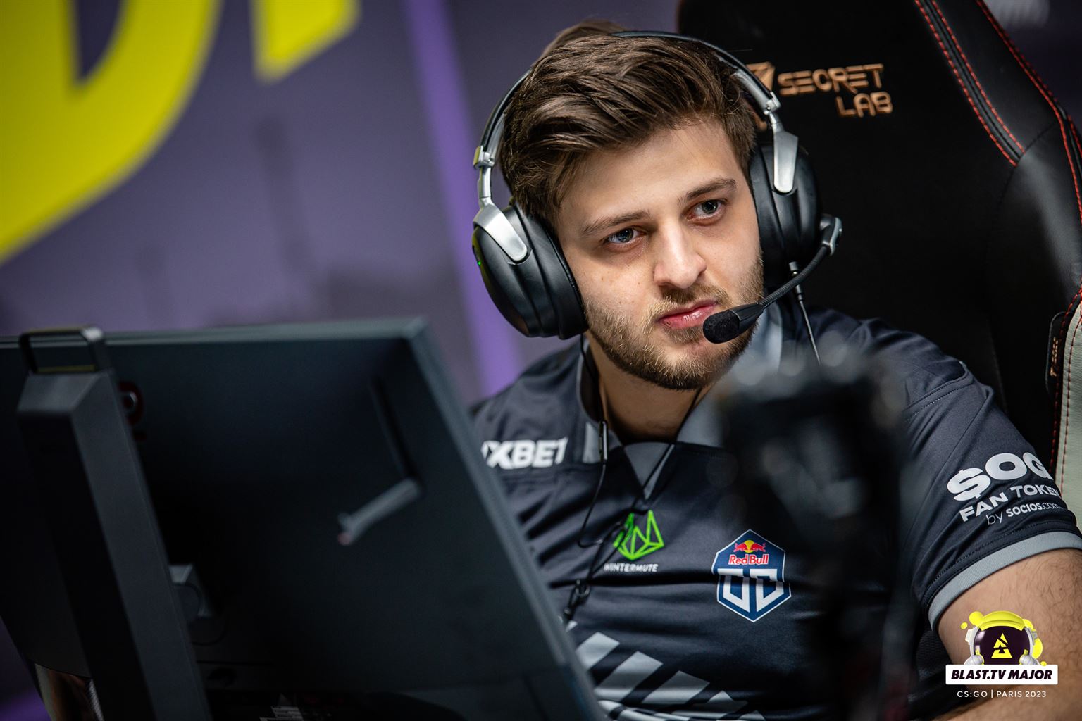 nexa takes a jab at degster: He has a really big ego and he’s difficult to work with