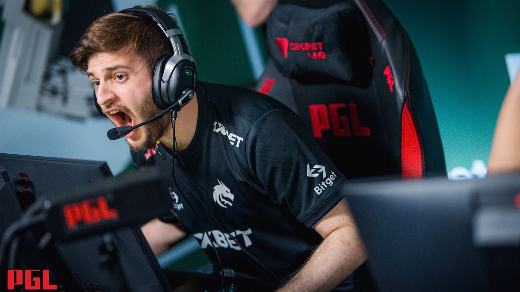 degster lash out on ESL: What is going on guys?