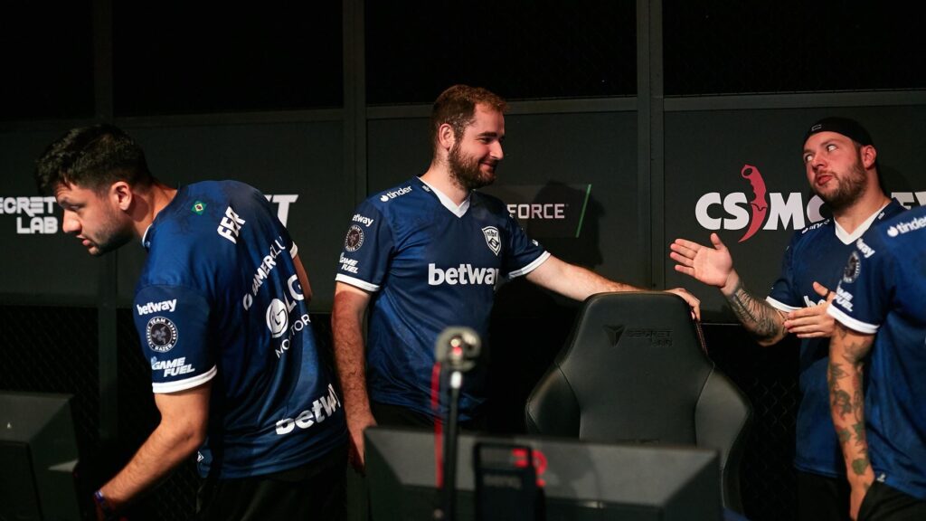 ENCE upsets FaZe in opening round!
