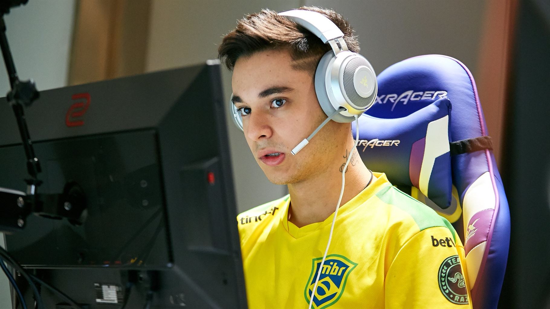 Pley of the Day: felps with an unreal ACE against FURIA