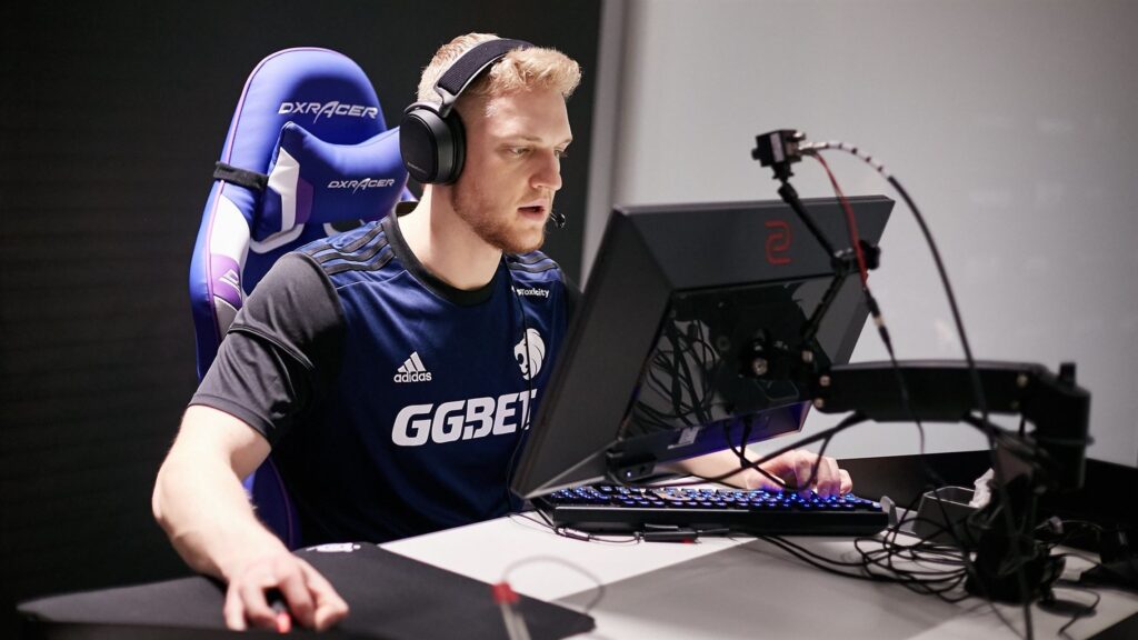 Pley of the Day: KRIMZ gets a monstrous ACE against BIG!