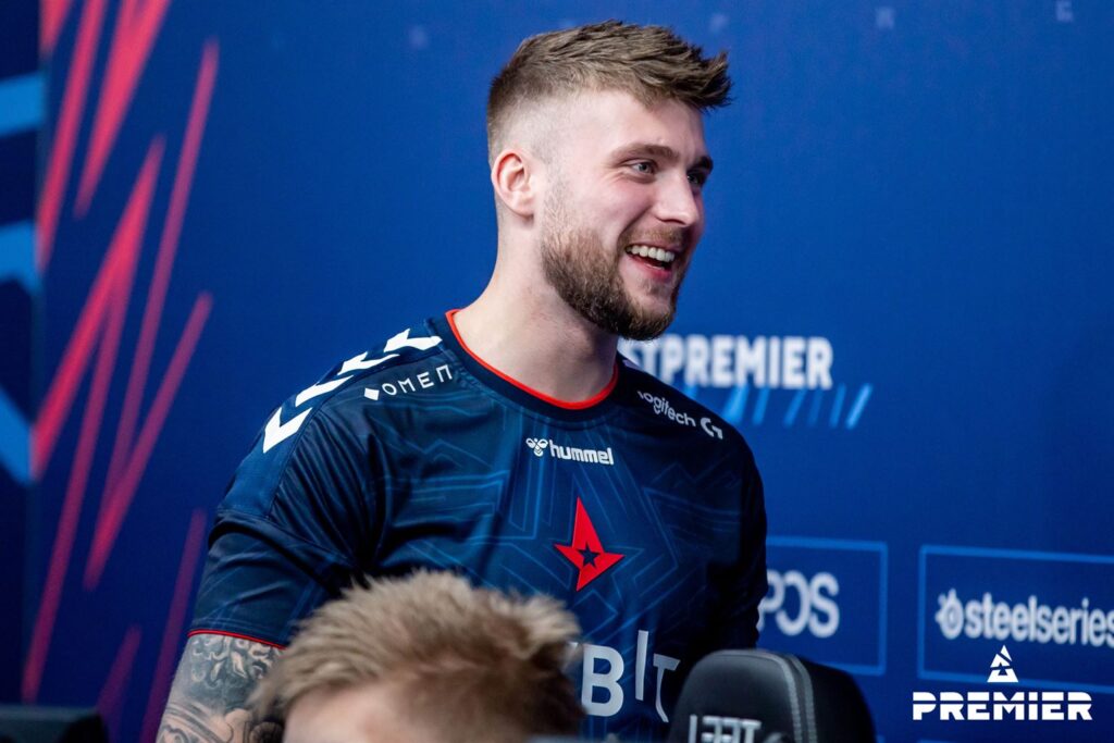 Report: Stewie2k and RUSH to be benched in EG