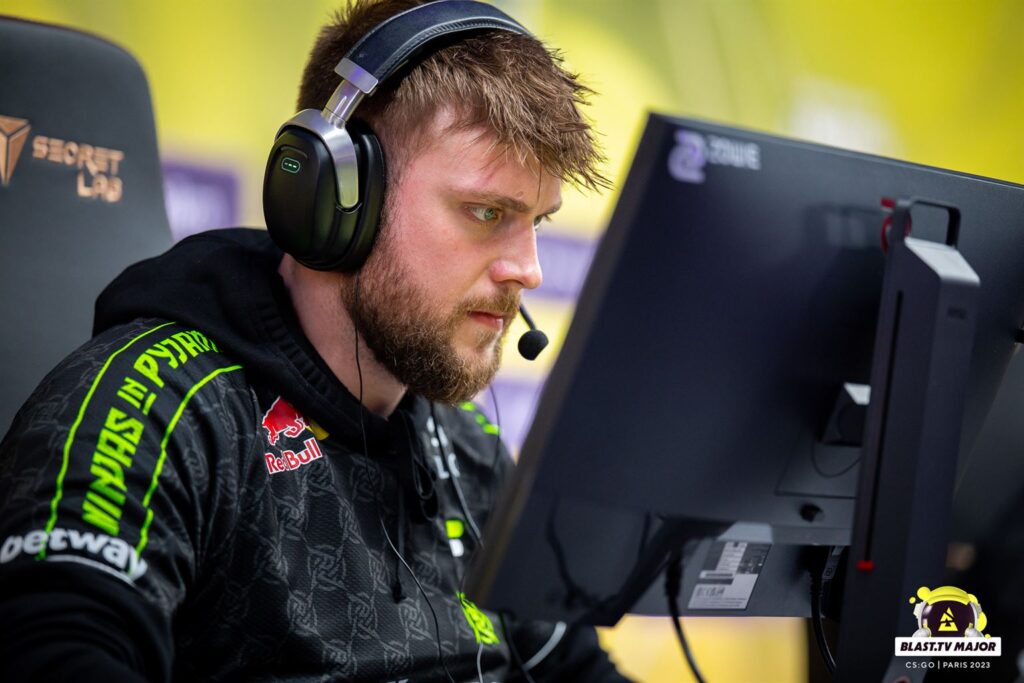 s1mple join Falcons on loan