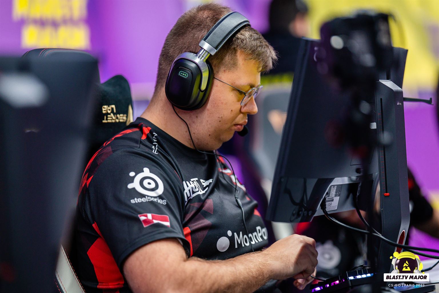 Upset galore! FaZe join VP and Vitality in 0-1 bracket