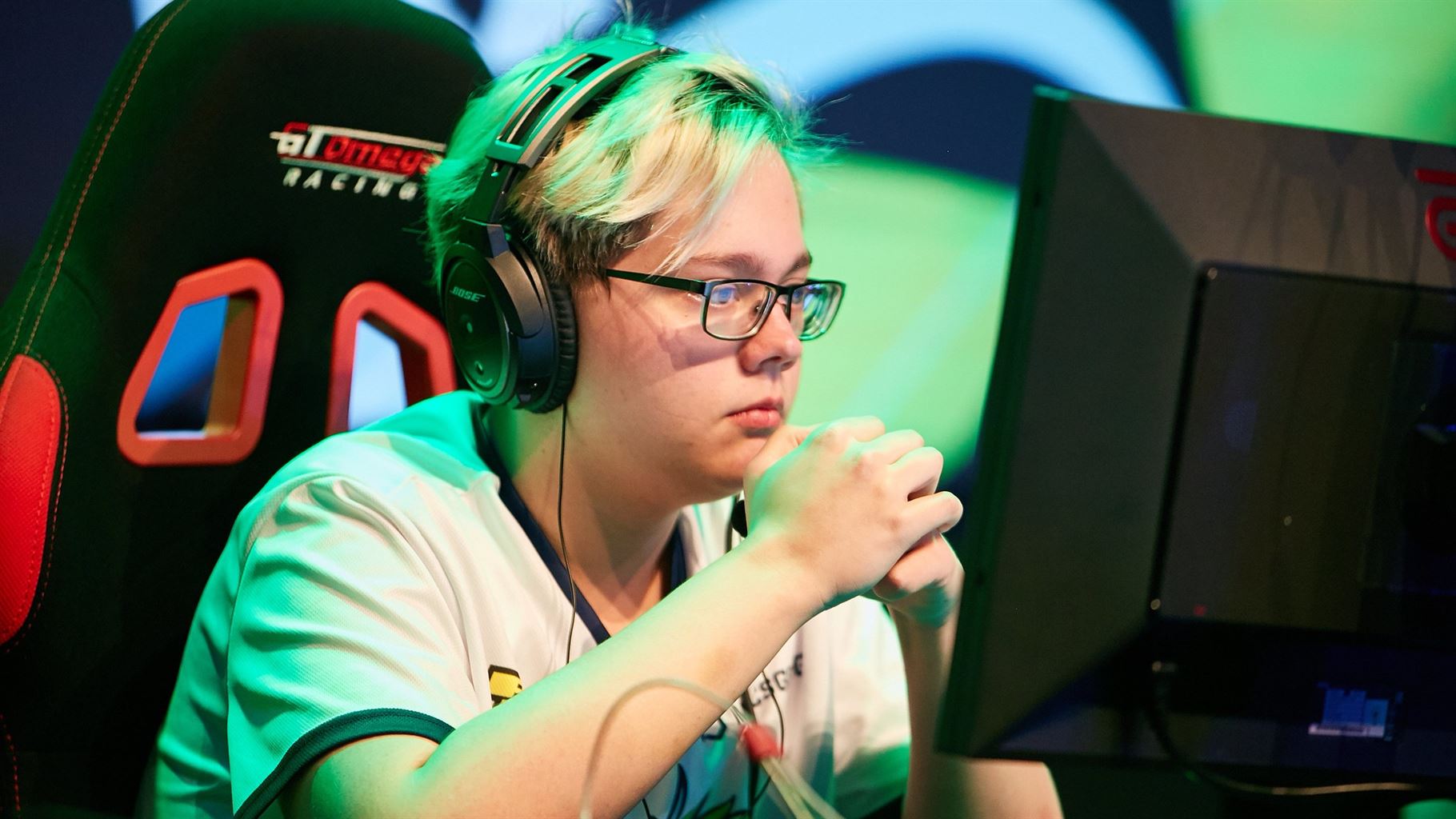 Pley of the Day: magixx lives up to his name in epic 1v3 clutch!