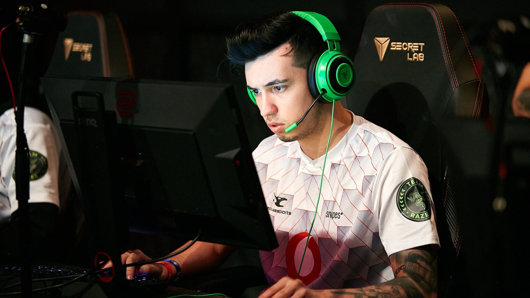 Turkish superstar is back with a new 5-man lineup