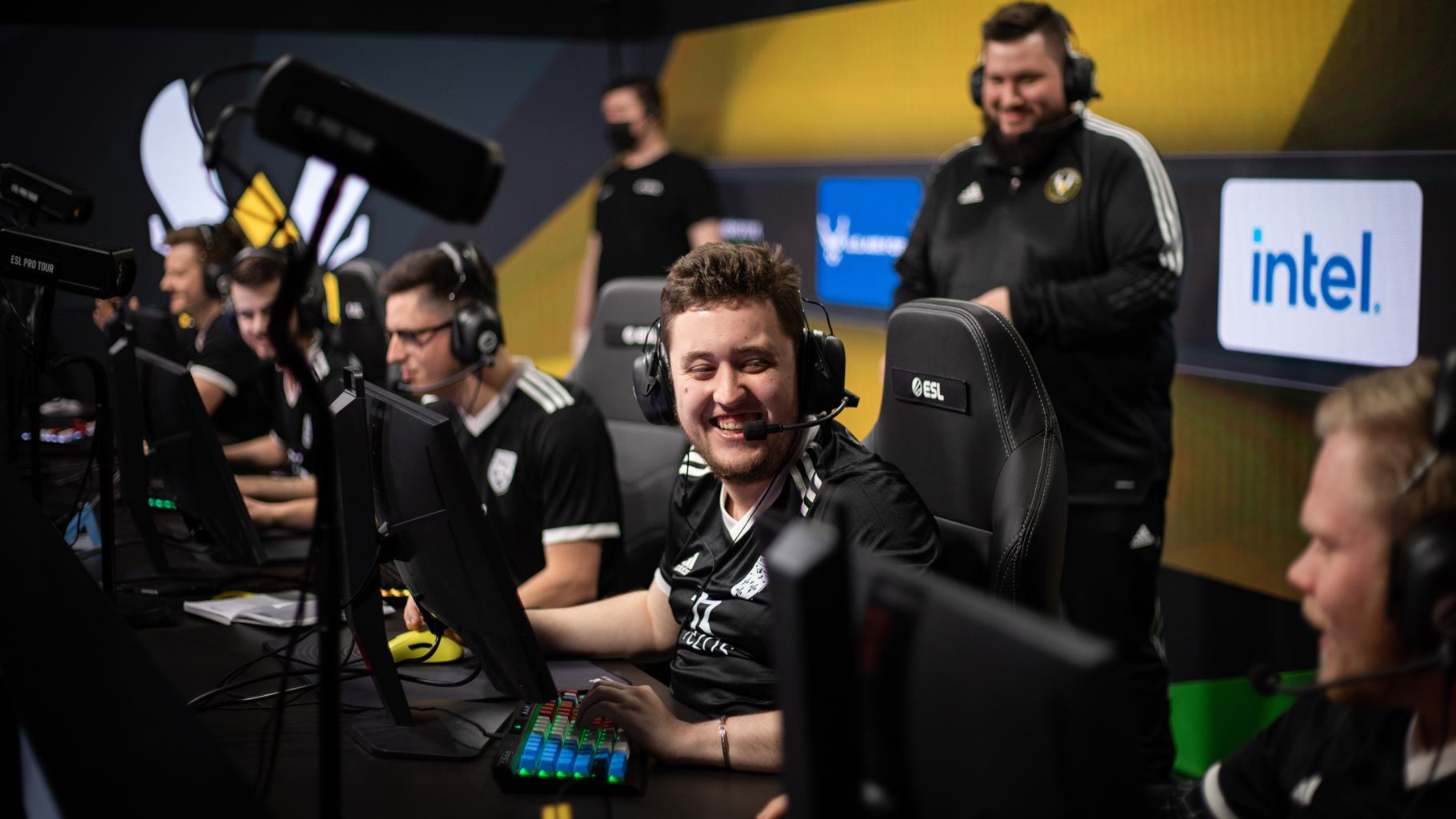 Vitality takes down Grayhound