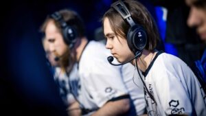 NAVI, Spirit, Complexity, and MOUZ 2-0 up in Copenhagen