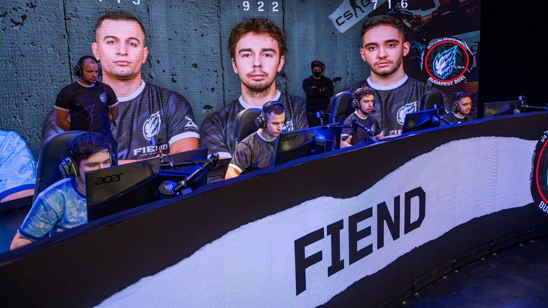 Pley of the Day: REDSTAR gets 4 with the AWP!