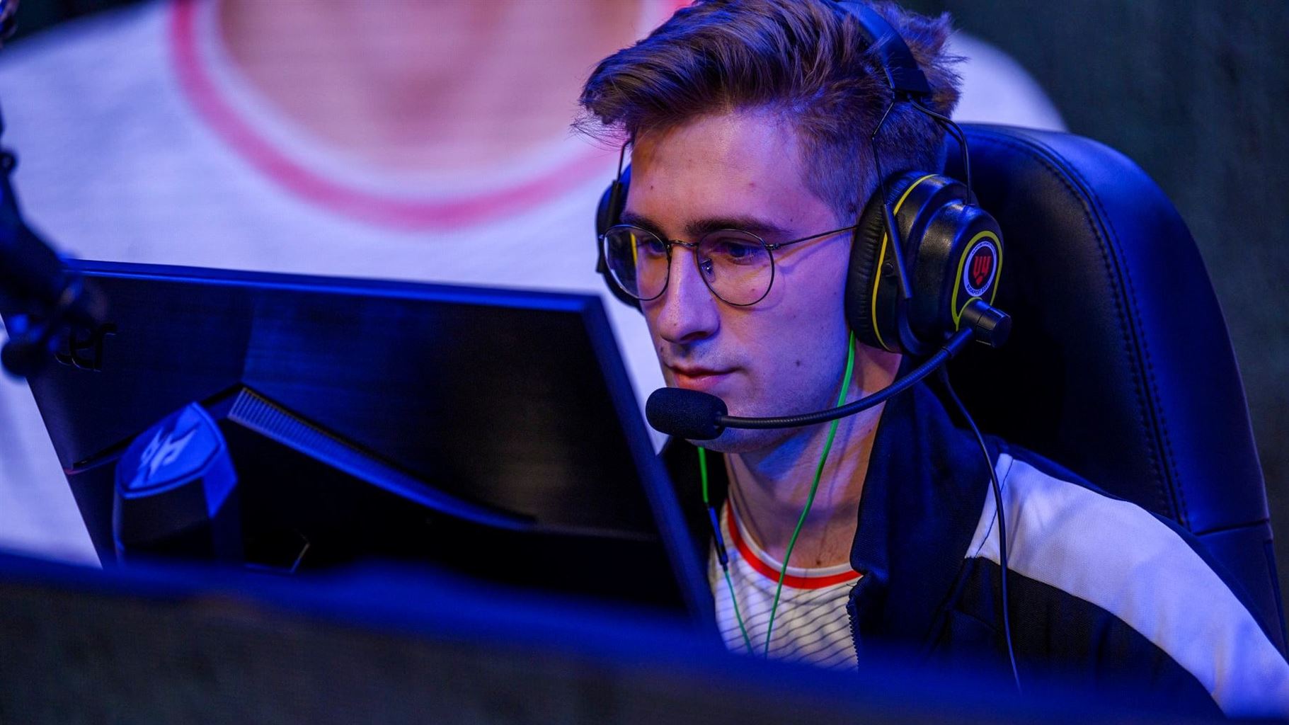 Video: MhL hits an insane wallbang to clinch the match