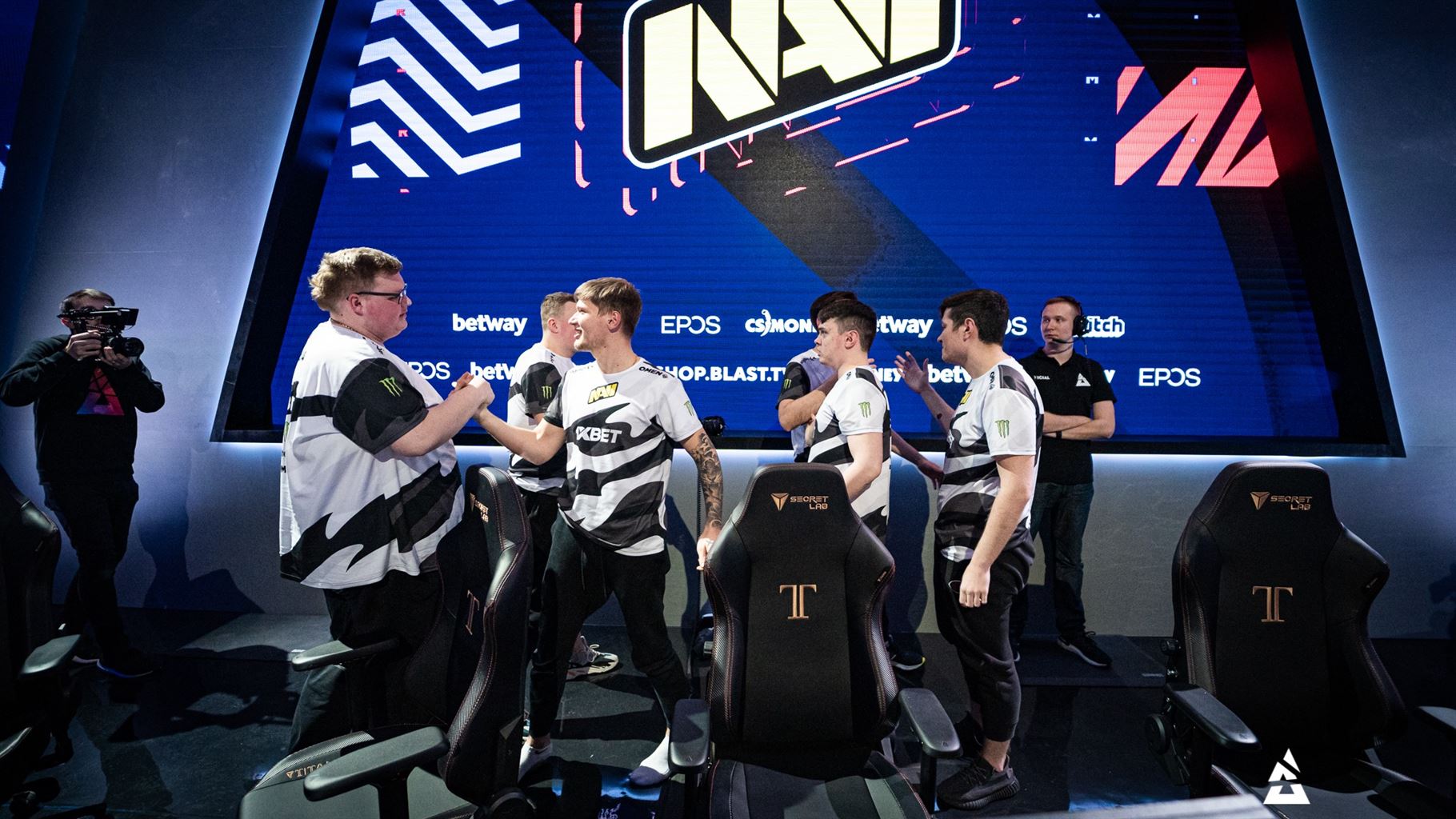 NAVI blows G2 out of the server