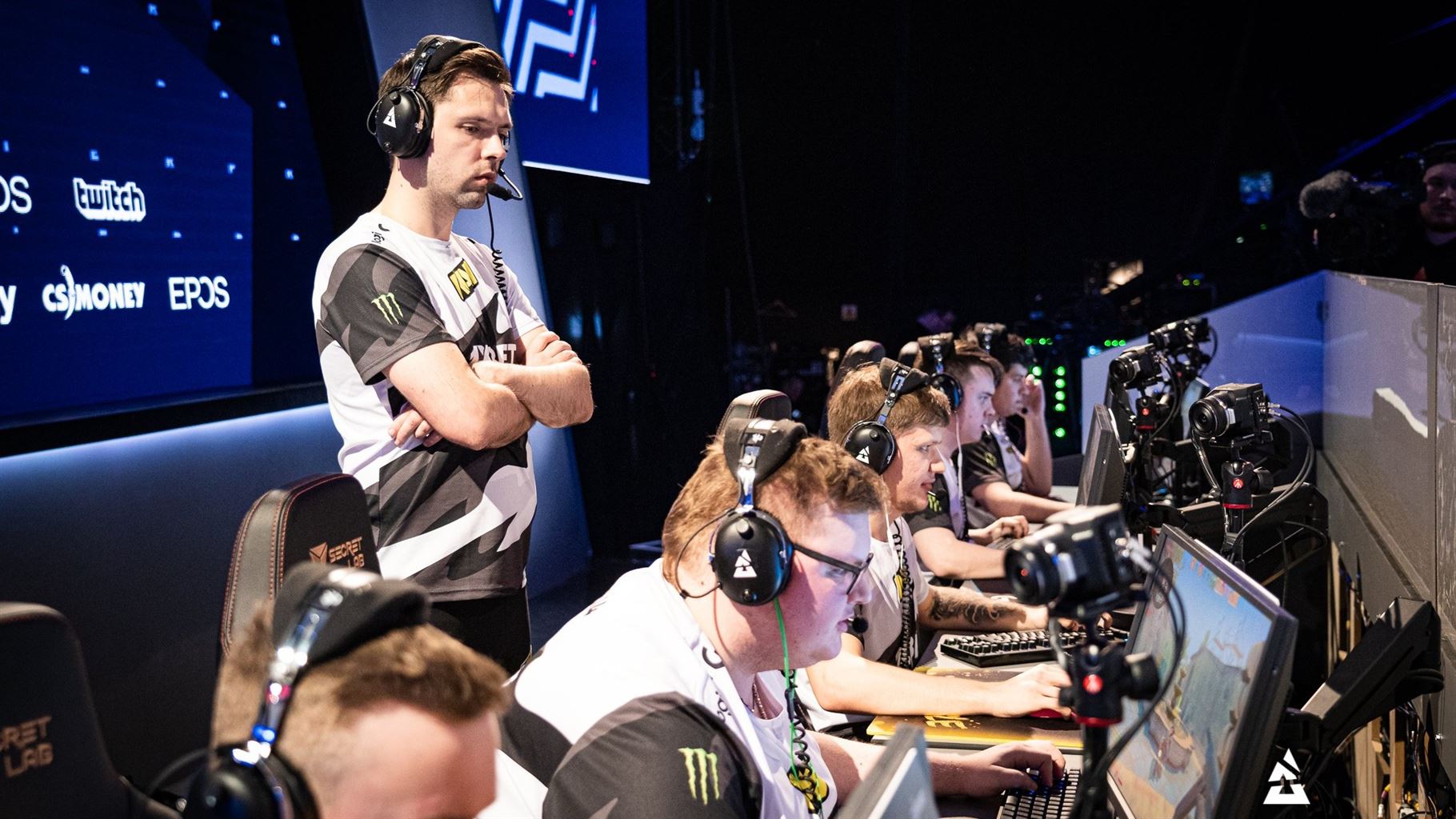 Star-studded NAVI meets a promising Gambit side.