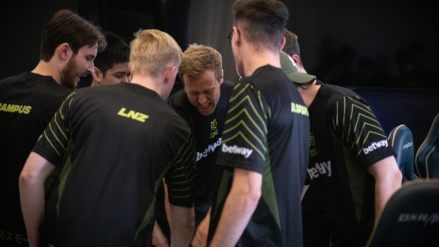 NIP eliminate mousesports and qualifies for the Quarter-Finals at ESL Pro League