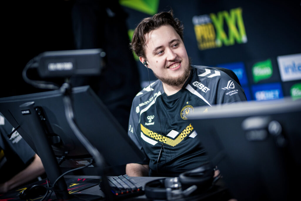 Media: m0NESY joins Falcons in biggest transfer in CS history