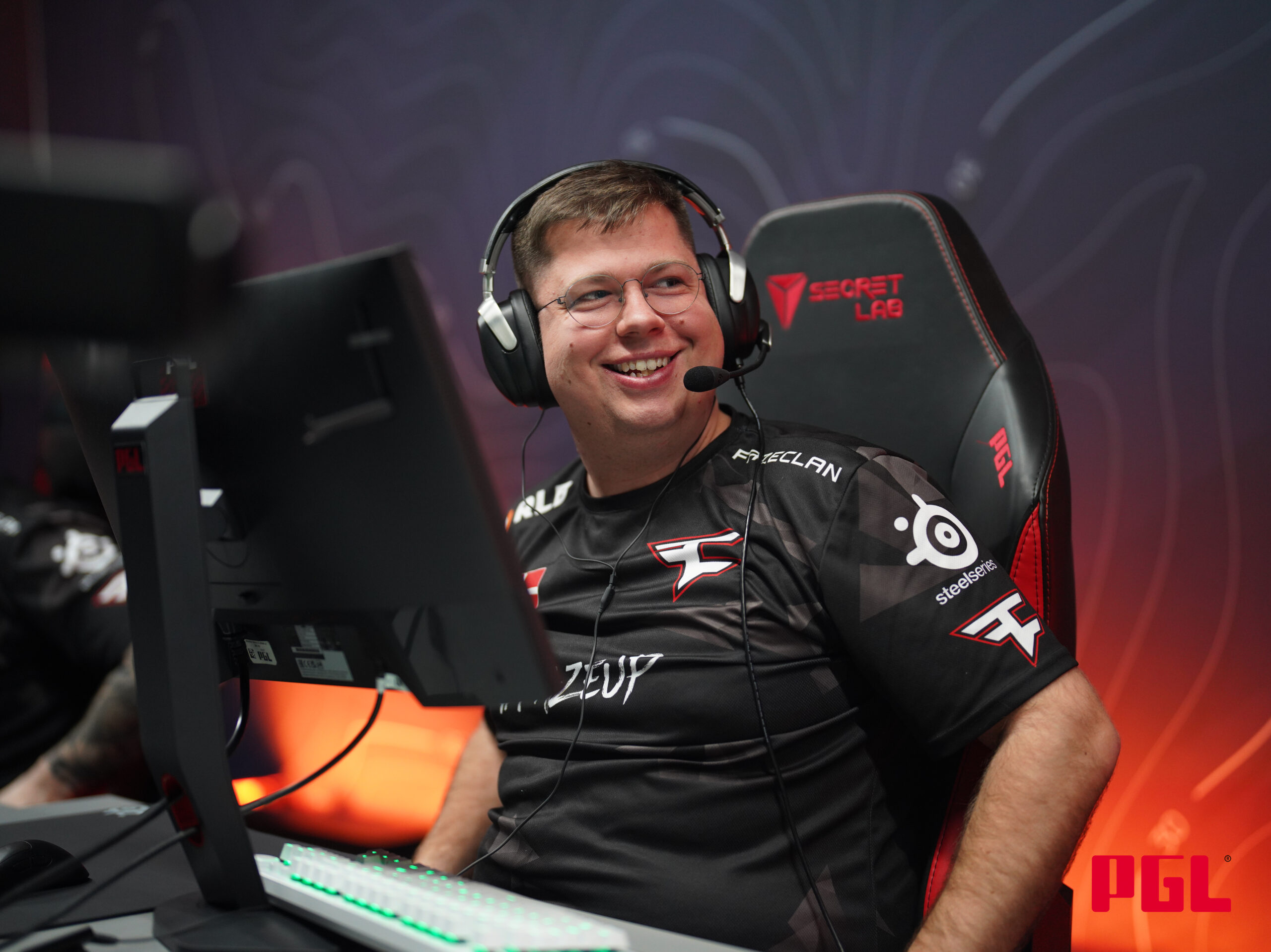 FaZe now face elimination as Legacy, B8, NIP and fnatic climb to 2-1 in Budapest