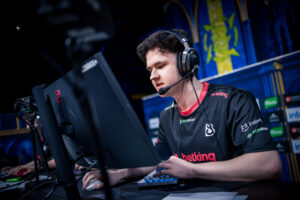 B8 outlast Legacy to make it to Stage 2 at Budapest