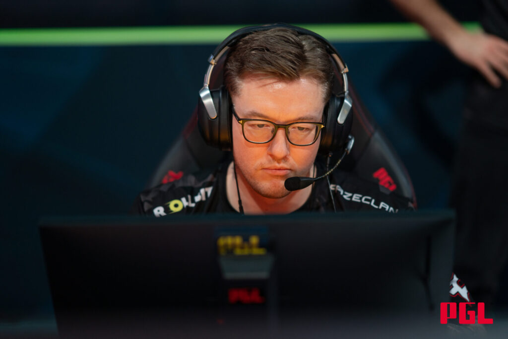 Falcons prevail over FURIA in brutal decider match