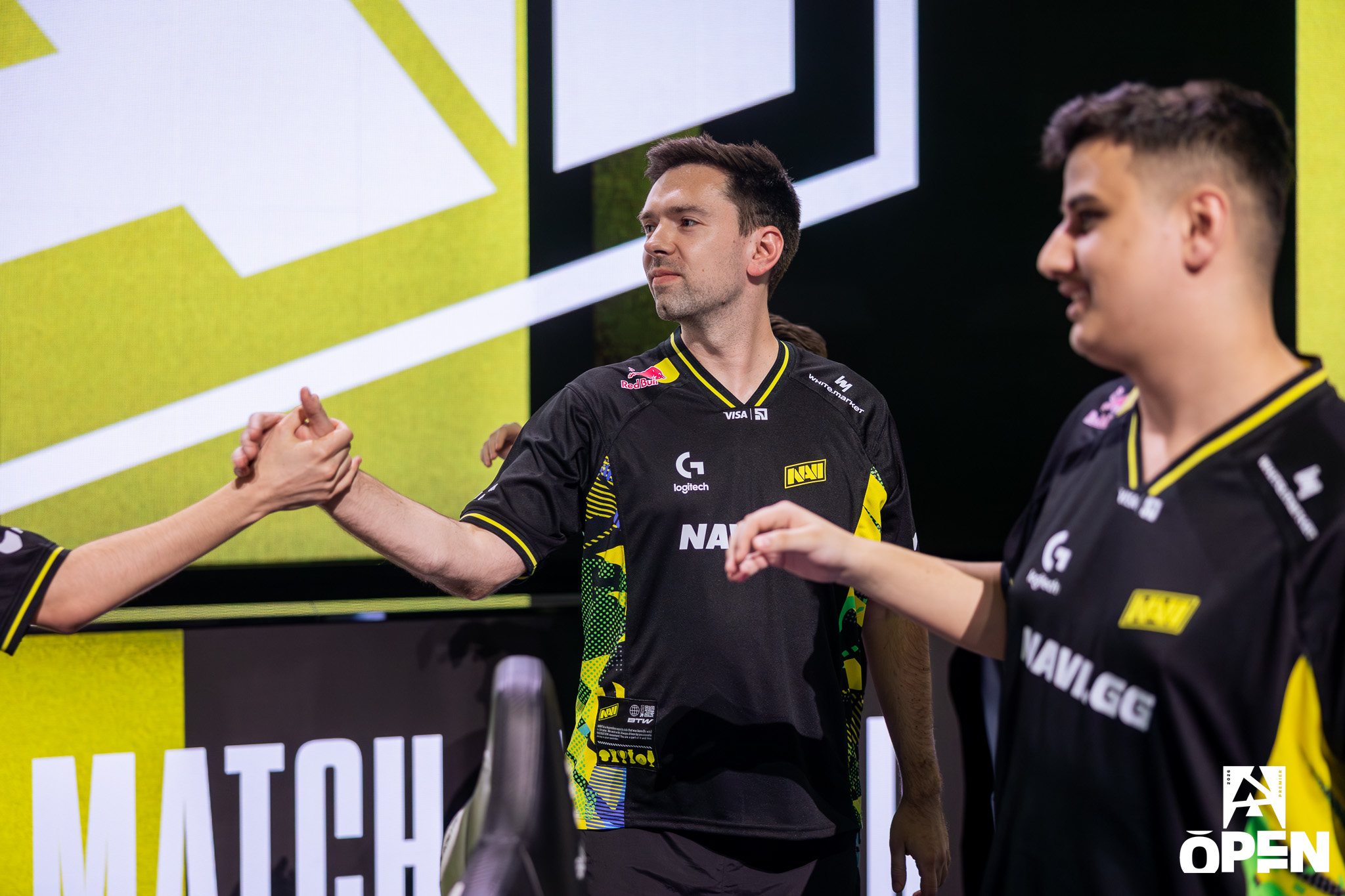 NAVI barely clinch EWC playoffs