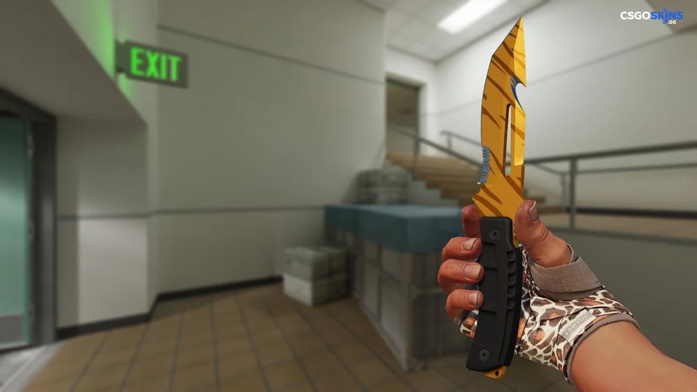 a Tiger Tooth finish on a knife in CS2