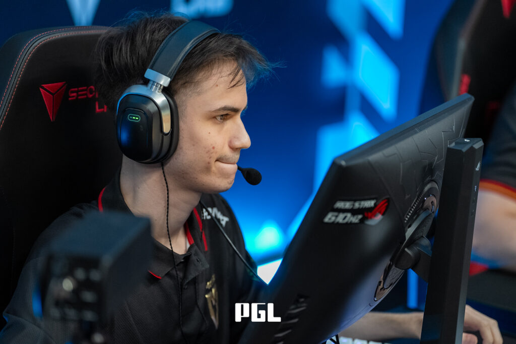 Adrian "xelex" Vincze, MOUZ