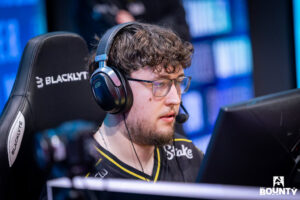 ZywOo at a tournament, using his ZywOo loadout