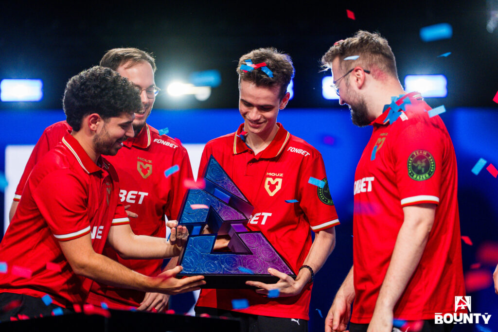 "I'm going to start the campaign now": Mauisnake names sycrone as frontrunner for coach of the year - Pley.gg MOUZ BLAST Bounty Season 2 win
