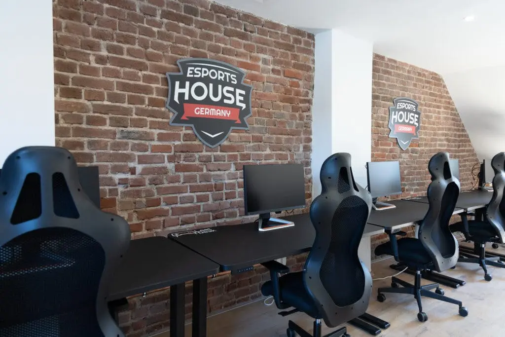 Cryocells uses a custom desk