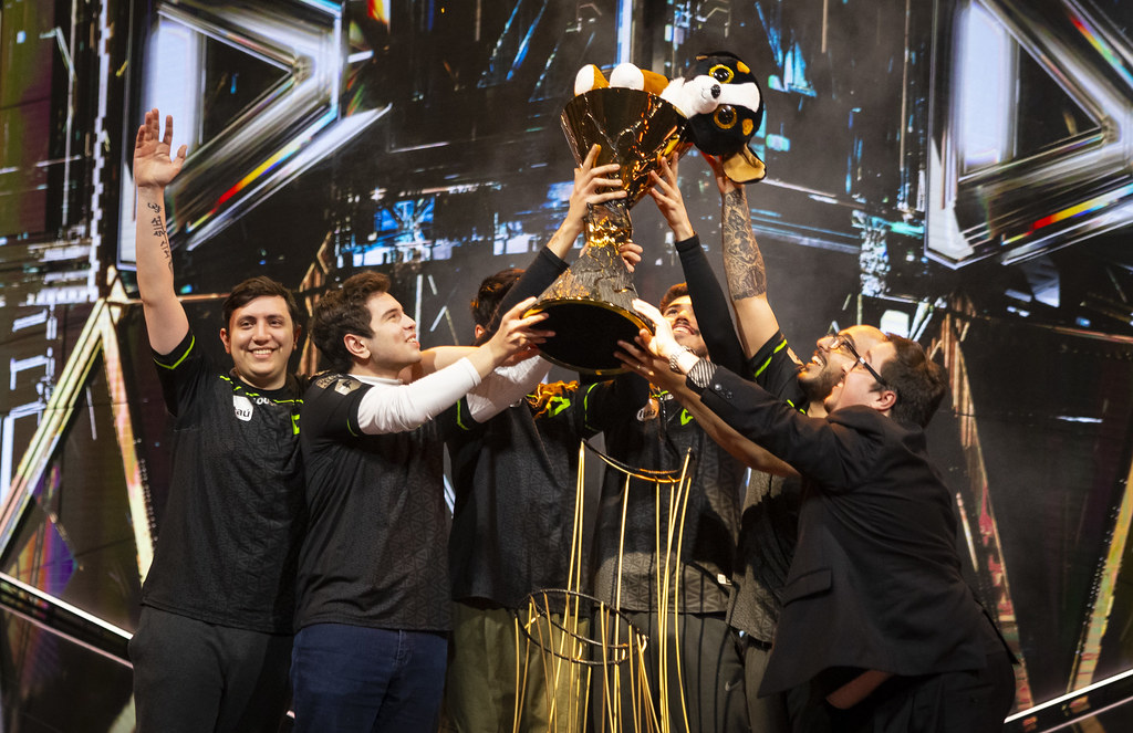 LOUD lift the trophy at VALORANT Champions 2022 LOUD lift the trophy at VALORANT Champions 2022