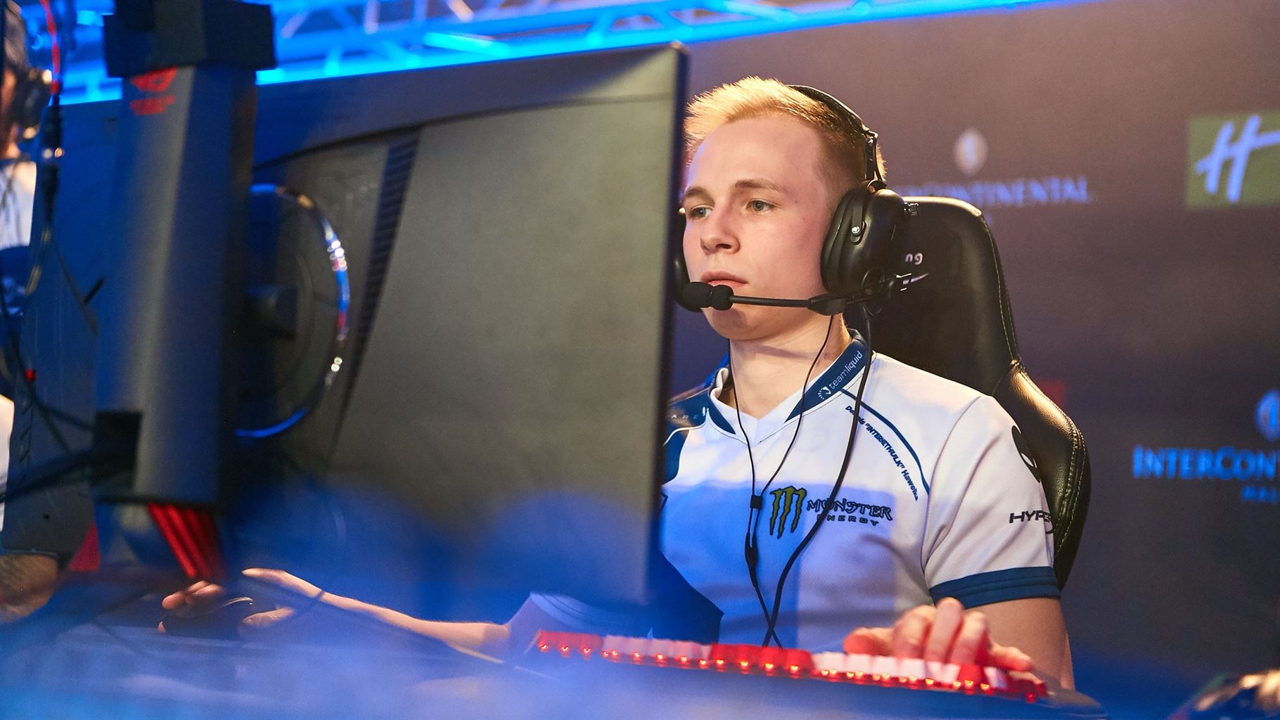 floppy: Every team needs an EliGE - Pley.gg